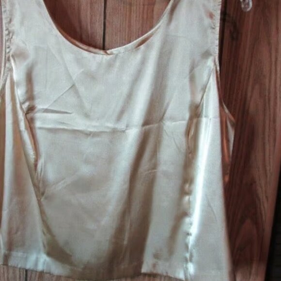 Lady Dorby Dbl. Breasted Sleeveless Blazer style, Size 22 with Gold Tank Top - Picture 3 of 9